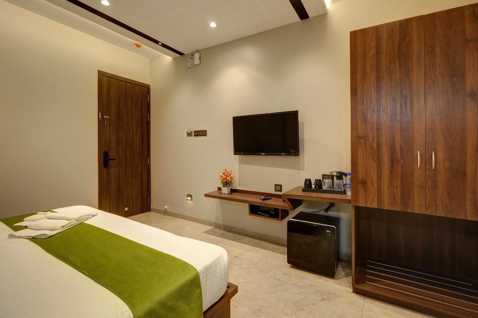 Magnus Fortune House Business Hotel , Magarpatta Mundhva Esterno foto