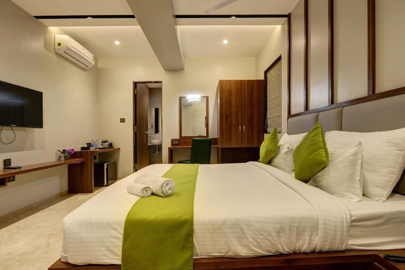 Magnus Fortune House Business Hotel , Magarpatta Mundhva Esterno foto